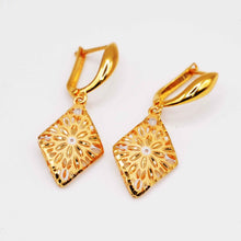 22K Floral Pendant Set