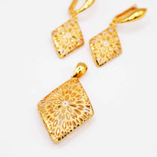 22K Floral Pendant Set
