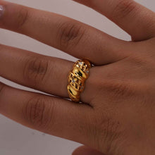 22k Gold Floral Ring