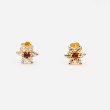 18K Floral Pattern Gold Studs