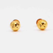 18k Gold Sleek Studs