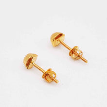 18k Gold Sleek Studs