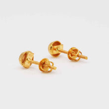 18k Gold Sleek Studs