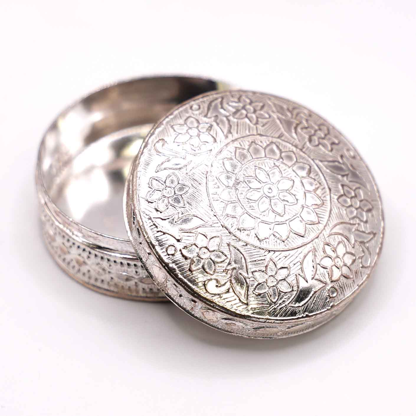 Silver Box (Chandi di Dabbi)