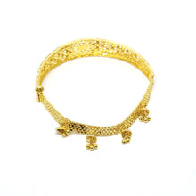 We have any desgin you dream of🤩  Elevate your style with our stunning collection of stacking gold bangles✨  Mix and match for a personalized look that radiates elegance✨  Crafted with precision, each piece is a timeless expression of your unique style  Explore the art of stacking and let your individuality shine with the warmth and luxury of gold❤️‍🔥  come to us for all your jewelry needs✨