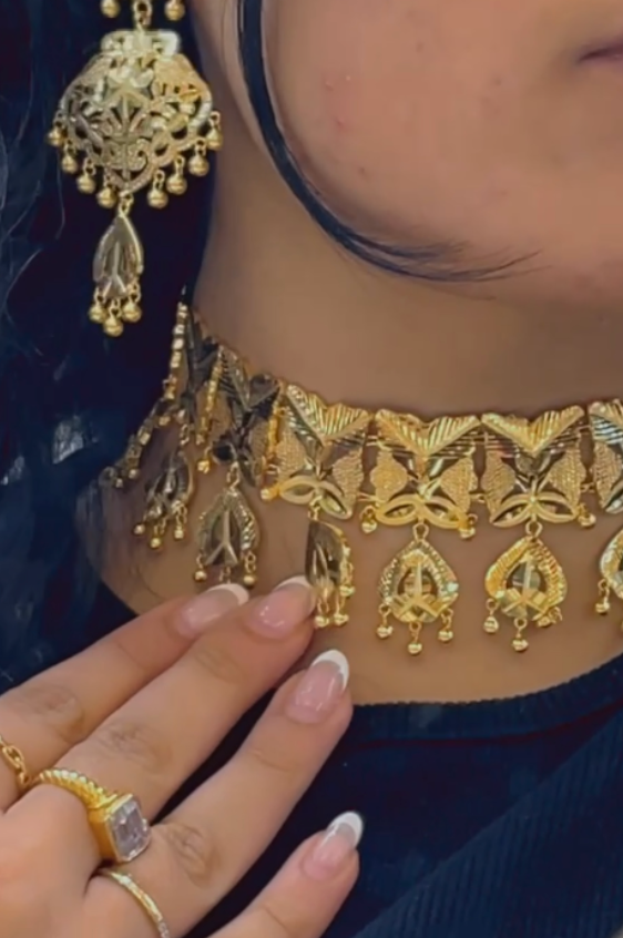 Gold necklace jewellers discount