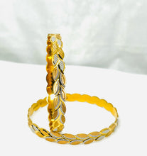 22K Gold Bangle