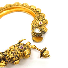 We have any desgin you dream of🤩  Elevate your style with our stunning collection of stacking gold bangles✨  Mix and match for a personalized look that radiates elegance✨  Crafted with precision, each piece is a timeless expression of your unique style  Explore the art of stacking and let your individuality shine with the warmth and luxury of gold❤️‍🔥  come to us for all your jewelry needs✨