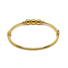 a 21k gold bangle with a clip lock. comfort use. a simple and minimalist design with a ball. design.