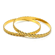 We have any desgin you dream of🤩  Elevate your style with our stunning collection of stacking gold bangles✨  Mix and match for a personalized look that radiates elegance✨  Crafted with precision, each piece is a timeless expression of your unique style  Explore the art of stacking and let your individuality shine with the warmth and luxury of gold❤️‍🔥  come to us for all your jewelry needs✨